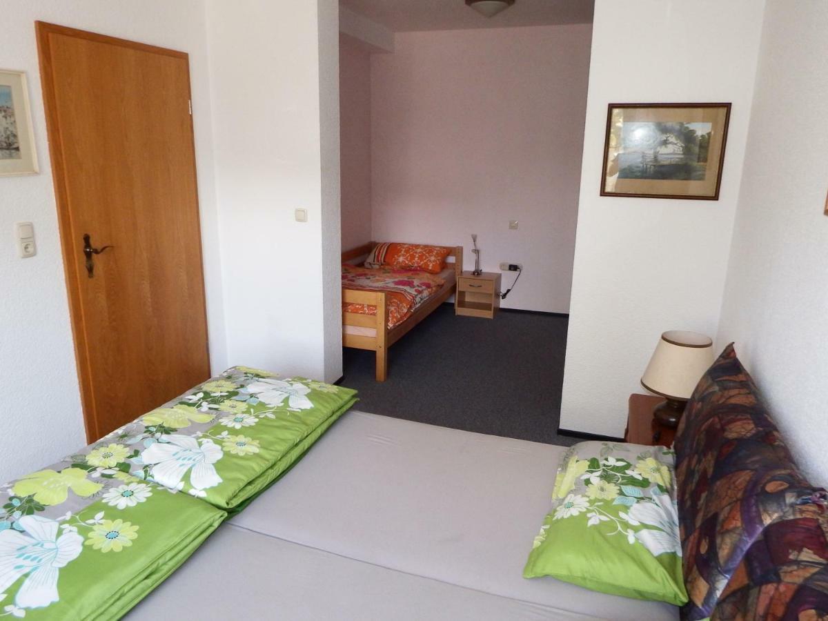 nette Ferienwohnung im Grünen mit Südterrasse Idstein Exterior foto