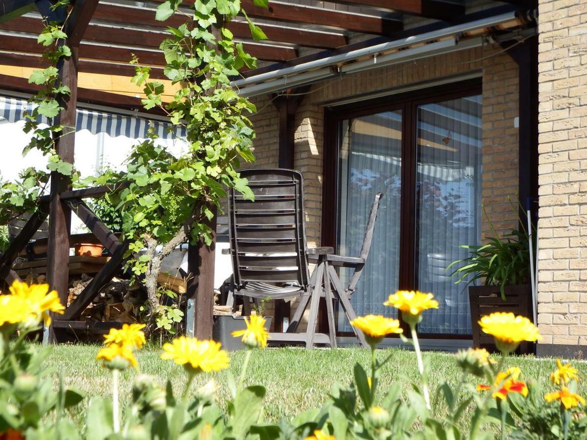 nette Ferienwohnung im Grünen mit Südterrasse Idstein Exterior foto